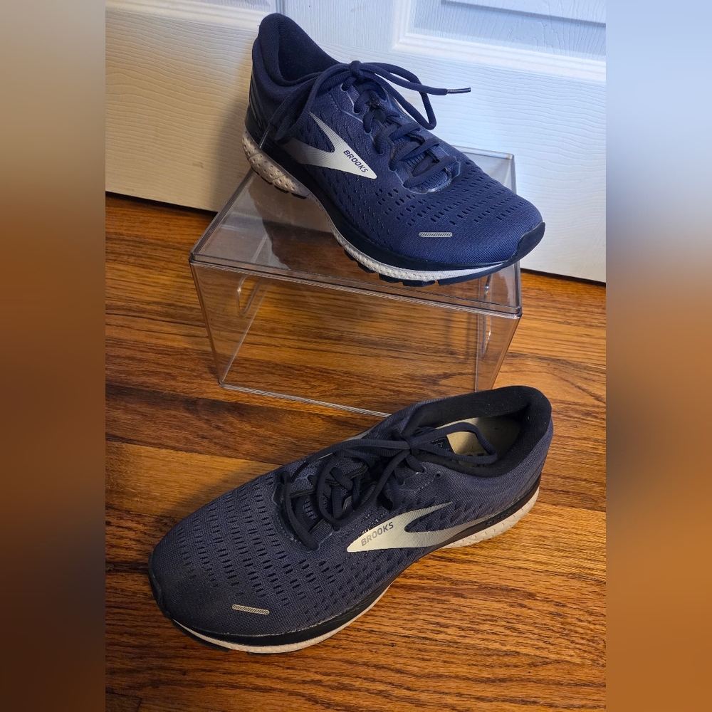 Brooks Ghost 13 running shoes Size 10